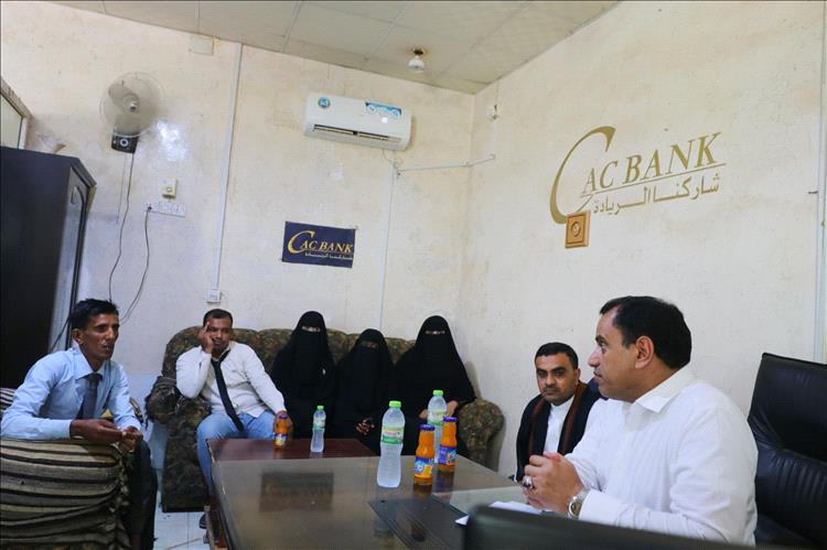 الوزير السقطري يتفقد فرع بنك التسليف التعاوني الزراعي (كاك بنك) بمحافظة سقطرى ويطلع على أبرز احتياجاته