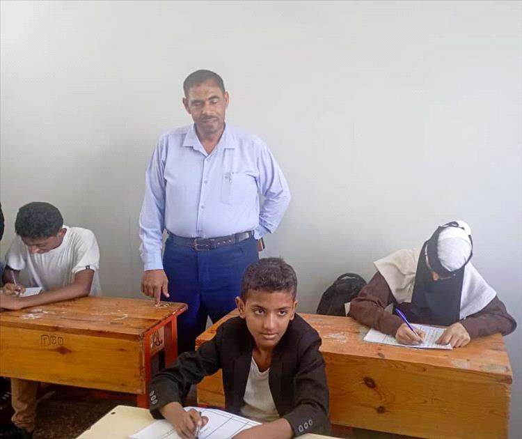 مدير تربية خورمكسر يتفقد سير امتحانات طلاب التوحد بمدرسة خالد بن الوليد
