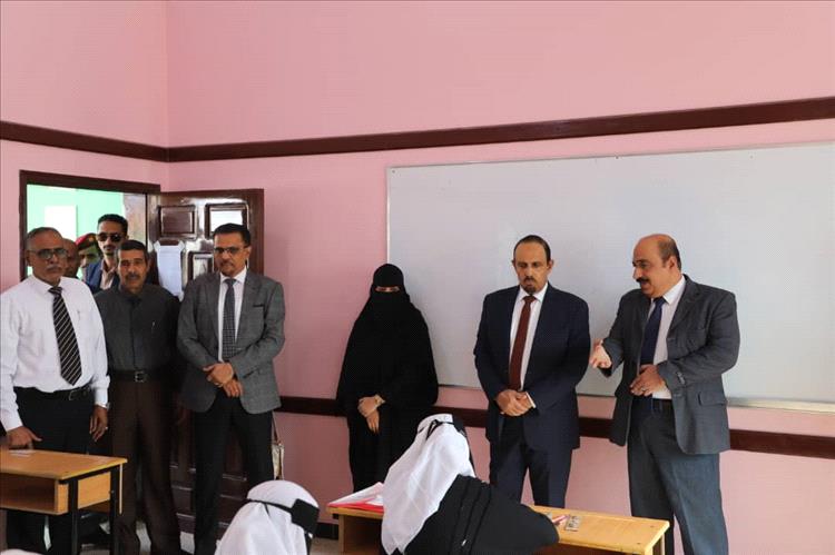 محافظ حضرموت يدشّن اختبارات نهاية الفصل الدراسي الثاني لأكثر من 335 ألف طالب وطالبة على مستوى المحافظة