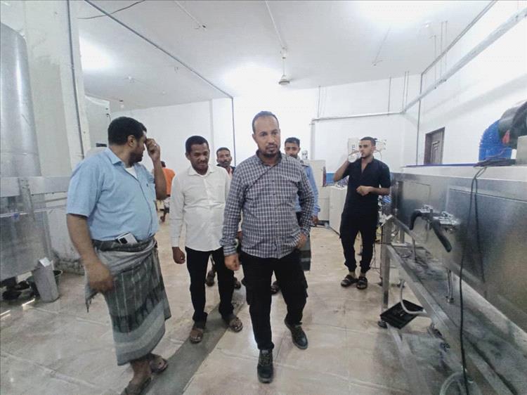 مدير عام الموارد المائية في أبين الفضلي يدشن إفتتاح وتوسعة مصنع مياه الصفوة بخنفر
