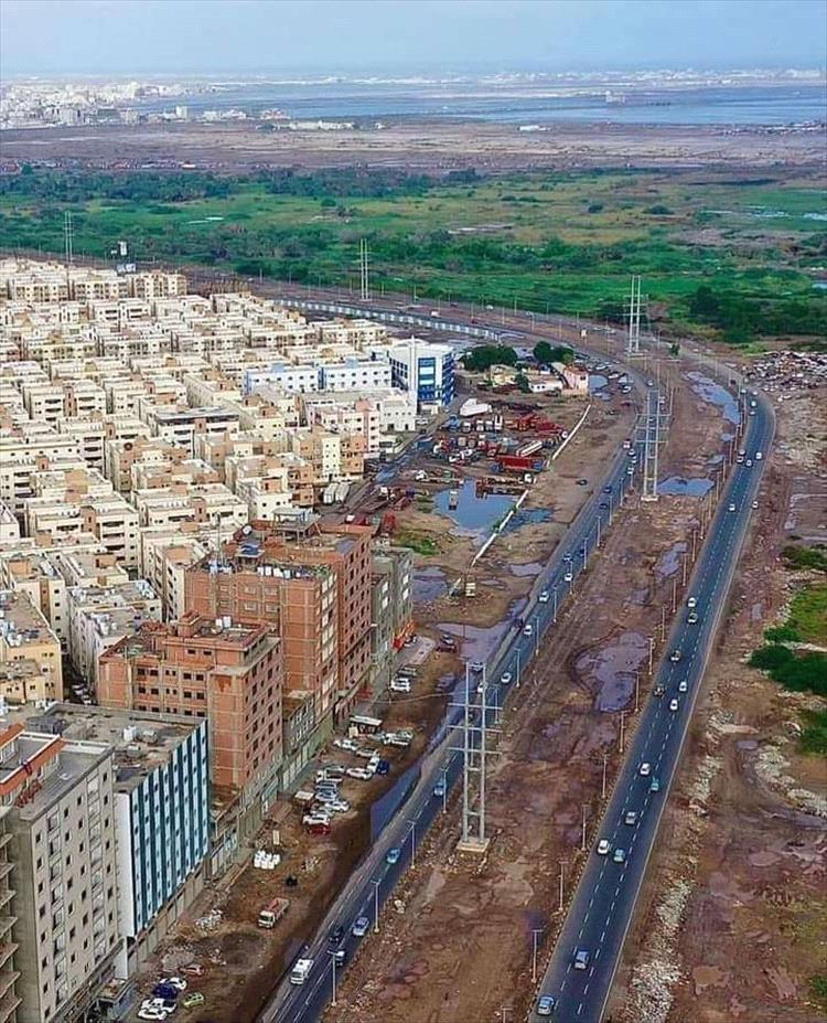 الإفراج عن الدكتور عمر أحمد قائد بعد ساعات من اختطافه أمام منزله في إنماء بعدن