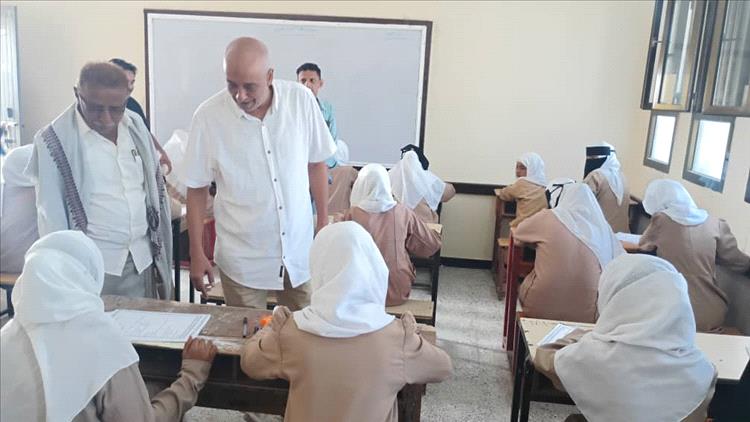 مدير عام المخاء يدشّن الاختبارات النهائية لمراحل النقل ويشيد بالجهود التربوية.