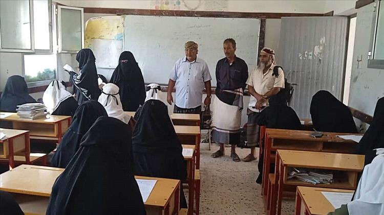 تدشين امتحانات الفصل الثاني للمرحلتين الأساسية والثانوية بيافع سرار