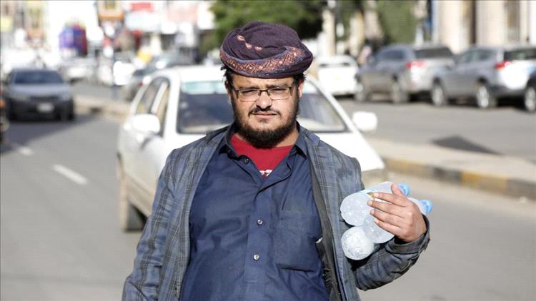 فوضى المياه المعبأة تقلق اليمنيين... عشرات الشركات تُغرق الأسواق