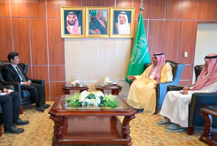 السفير آل جابر يلتقي بالقائم بأعمال السفارة الصينية في اليمن
