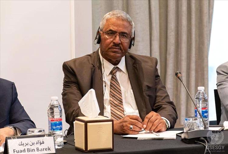 أكاديمي: كلية الصيدلة بجامعة عدن ترفض تطبيق اللوائح والأنظمة التي طُبِّقت منذ عقود