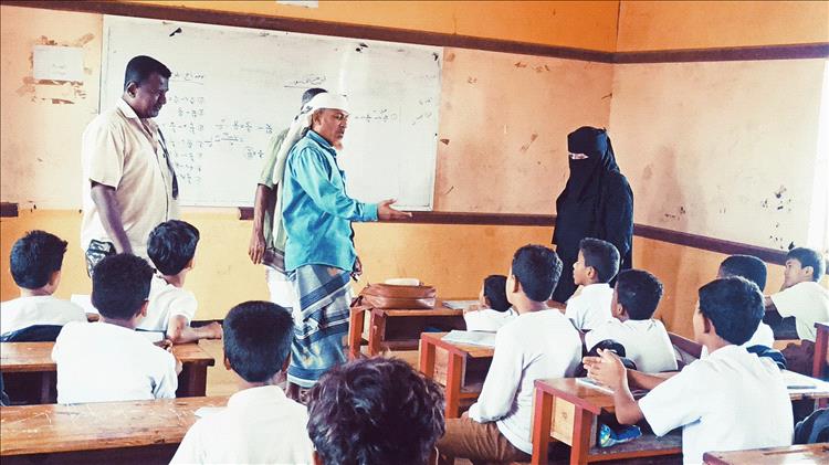 مديرة إدارة التعليم بانتقالي أبين تتفقد سير العملية التعليمية في مدارس زنجبار