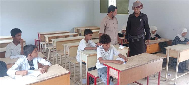 مدير تربية المحفد يتفقد سير الاختبارات النهائية في عدد من مدارس المديرية