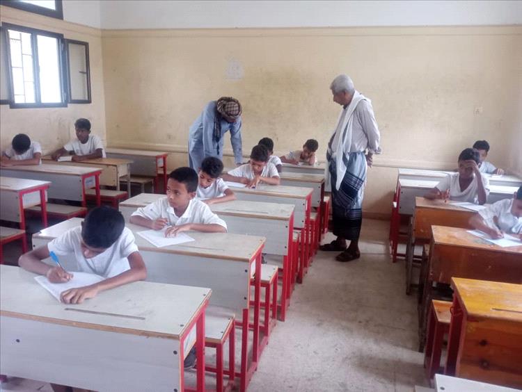 أمين عام المجلس المحلي ومدير التربية بزنجبار يَدشّنان امتحانات الفصل الدراسي 2024-2025م بمشاركة أكثر من 10 آلاف طالب وطالبة