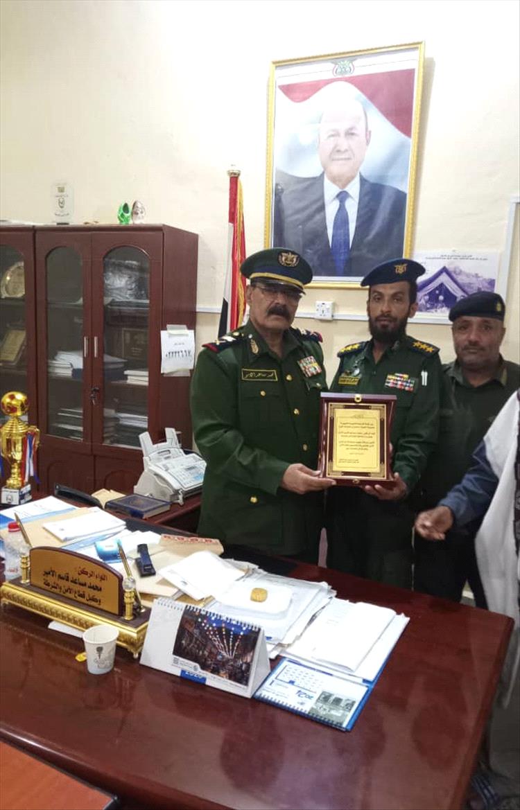 تكريم وكيل وزارة الداخلية لقطاع الأمن والشرطة من قبل قائد المقاومة الجنوبية بالمنصورة