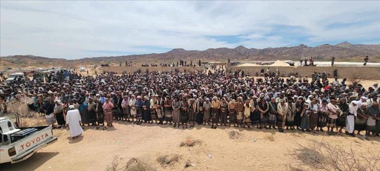 أبناء شبوة يؤدون صلاة الغائب على روح فقيد الوطن الشيخ المناضل عوض بن عشيم يرحمه الله