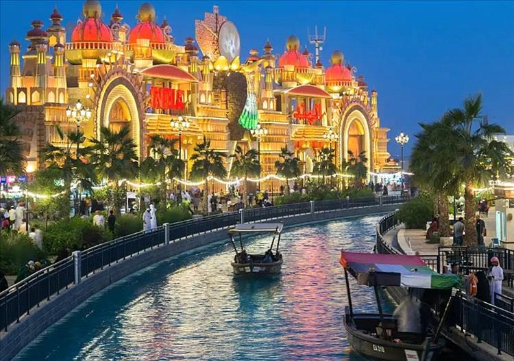 استكشف ” القرية العالمية ” في دبي