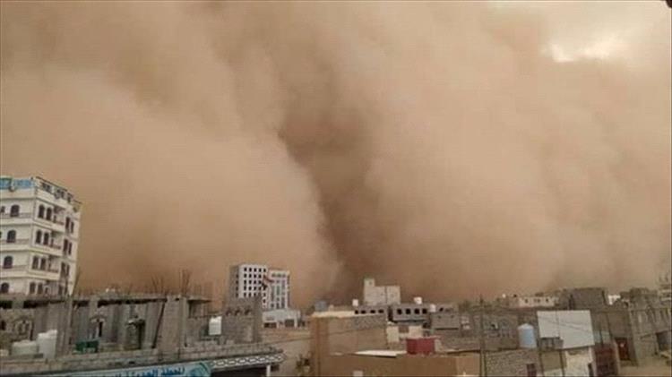 مركز الإنذار المبكر بحضرموت: كتلة غبار واسعة تتحرك نحو اليمن خلال 72 ساعة