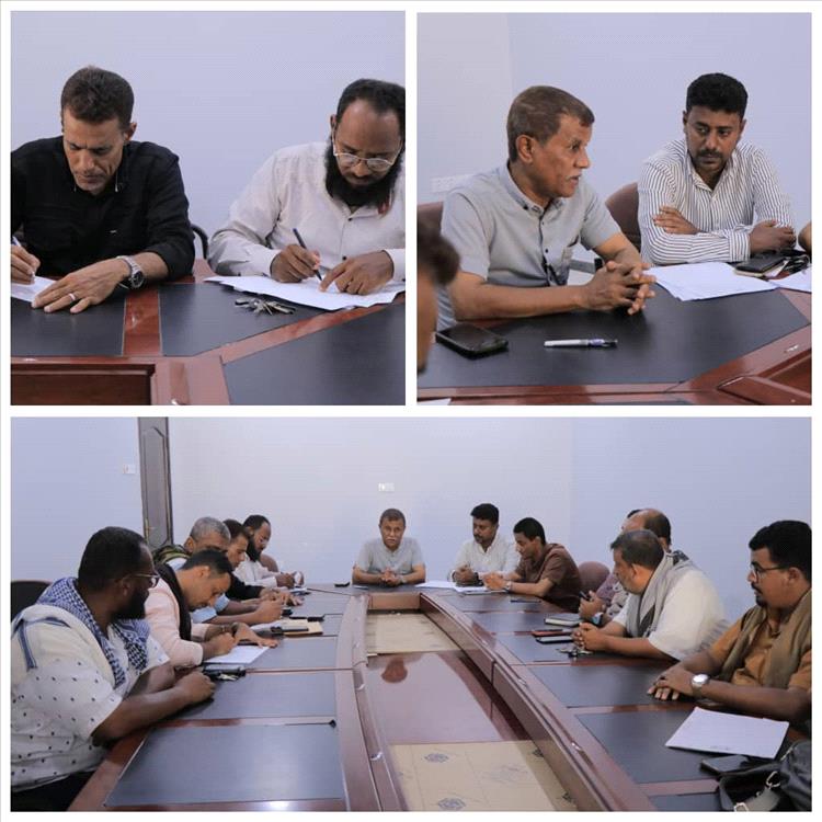 مدير عام الشحر يوجه بإزالة الاستحداثات في مجاري السيول وإحالة المتورطين للجهات القانونية