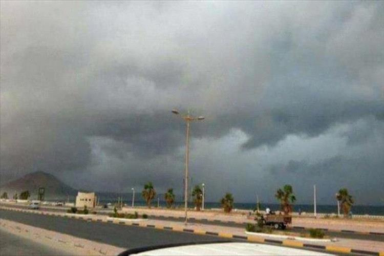 الأرصاد يتوقع حالة طقس غير مستقرة ويحذر من السيول والعواصف