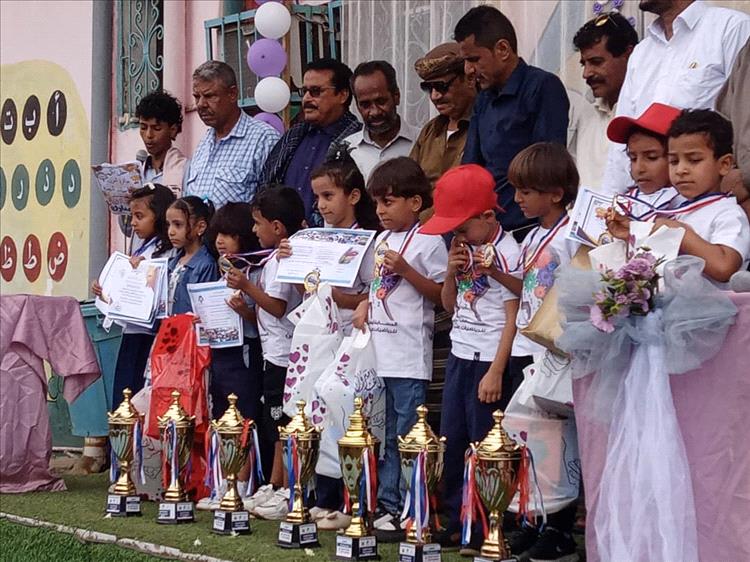 مدارس الأوائل الأهلية تكرم طلابها الأبطال عباقرة العرب بالرياضيات الذهنية