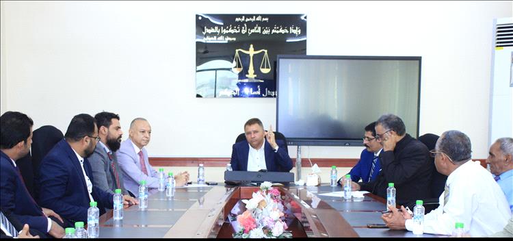 النائب العام يلتقي رئيس وأعضاء النيابة الجزائية المتخصصة عدن