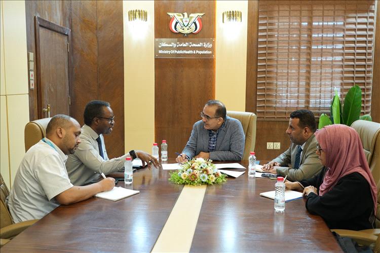 وزير الصحة يطلع على مسودة وثيقة التخطيط لقطاع الرعاية الصحية