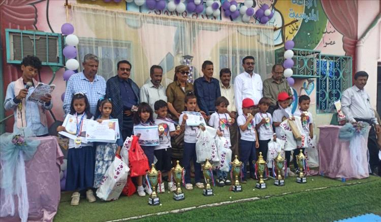 مدارس الأوائل الأهلية الحديثة بأبين تكرم طلابها عباقرة العرب  في الرياضيات  الذهنية