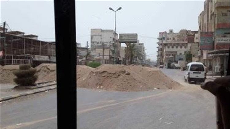الحوثيون يحولون الأحياء السكنية في مدينة الحديدة إلى ثكنات عسكرية