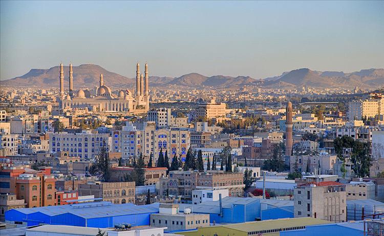 مصادر عقارية: موجة بيع غير مسبوقة لعقارات في صنعاء يُعتقد أنها تابعة لقيادات حوثية
