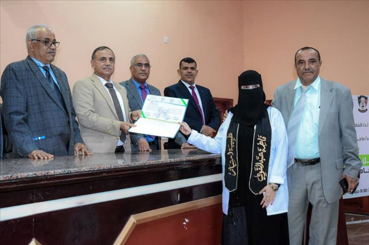 عدن .. كلية طب الأسنان تحتفل بتكريم خريجي الدفعة الرابعة من برنامج الامتياز