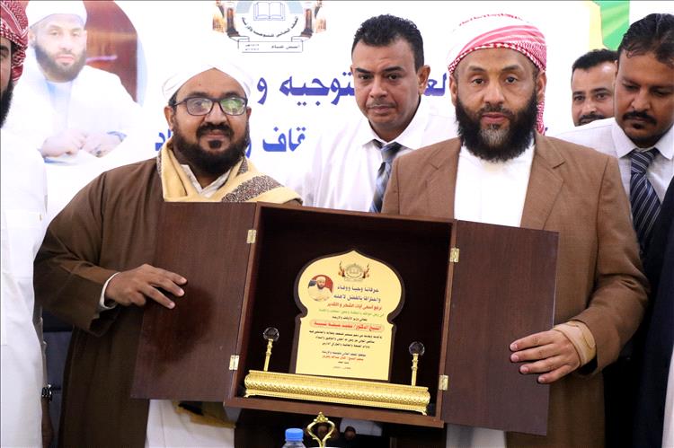 المعهد العالي للإرشاد يكرم وزير الأوقاف والإرشاد تقديرًا لجهوده في رعاية وإعادة تأهيل المعهد