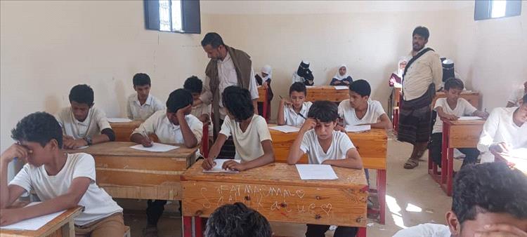 ضمن زياراته الميدانية.. مدير تربية المحفد يتفقد سير الاختبارات بمدرسة الفتح