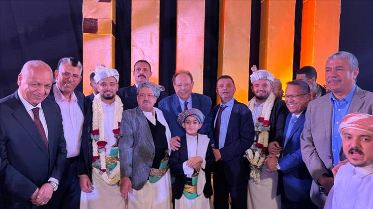 الرئيس علي ناصر محمد يشارك آل باشا في أفراحهم بالقاهرة