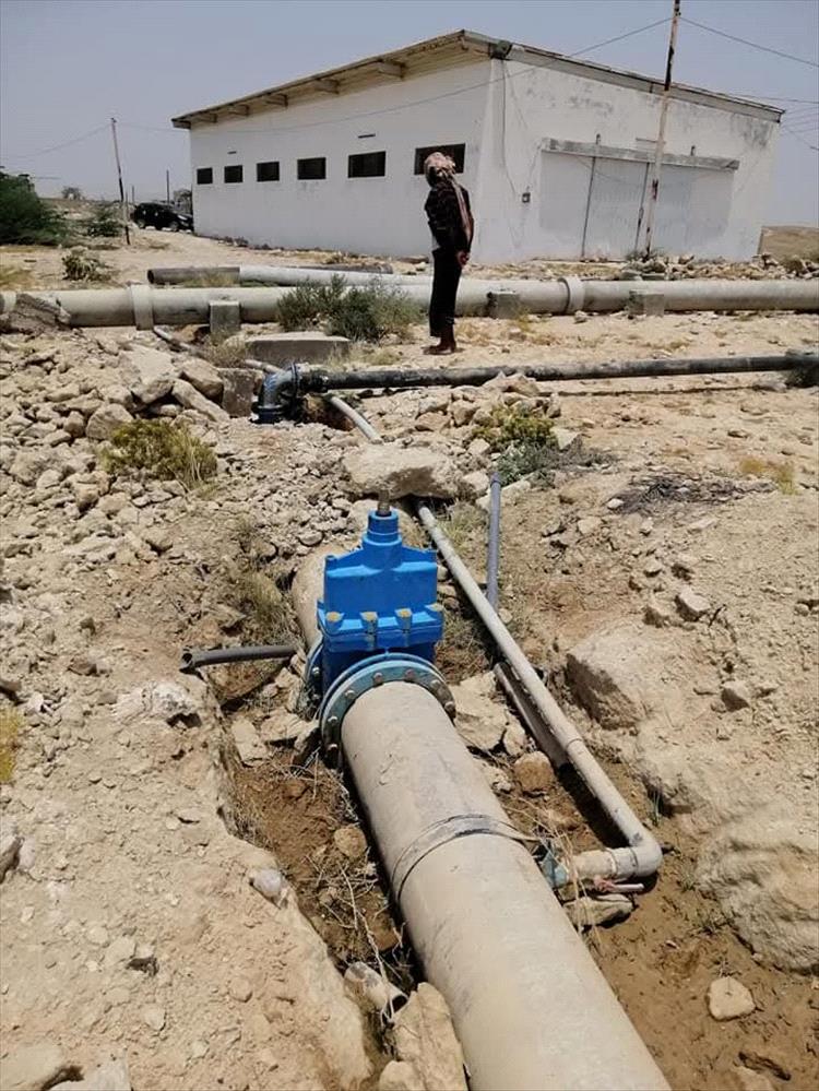 مواطنو الصداع بغيل باوزير يهددون بالتصعيد ويطالبون بإقالة مدير مؤسسة المياه: "وضع كارثي.. والحلول ترقيع!"