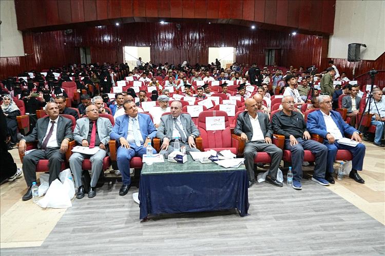 تعز.. تكريم أوائل الجمهورية بالمعاهد الفنية والمهنية