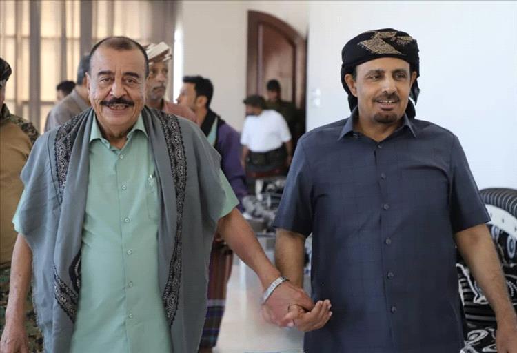 محافظ حضرموت يلتقي بنائب رئيس الانتقالي الجنوبي لمناقشة توحيد الصف الحضرمي وتعزيز الأمن