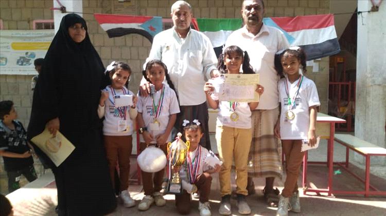مدرسة الخنساء تكرم طالباتها الحاصلات على المراكز الأولى بالحساب الذهني بمحافظة ابين