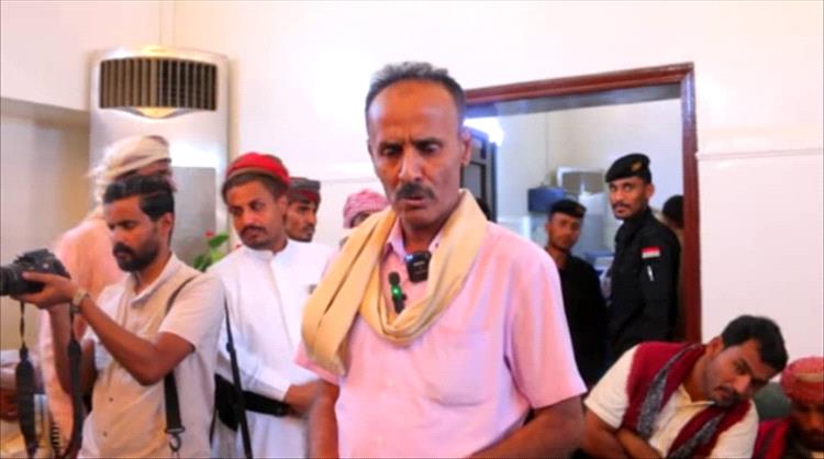 لجنة حماية الصحفيين تطالب بالإفراج الفوري عن الصحفي كشميم في حضرموت