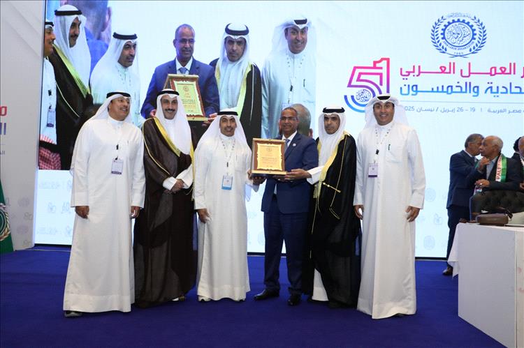 اتحاد عمال الكويت يكرم معالي الدكتور محمد الزعوري تقديراً لجهوده الريادية في دعم قضايا العمل والتنمية المستدامة