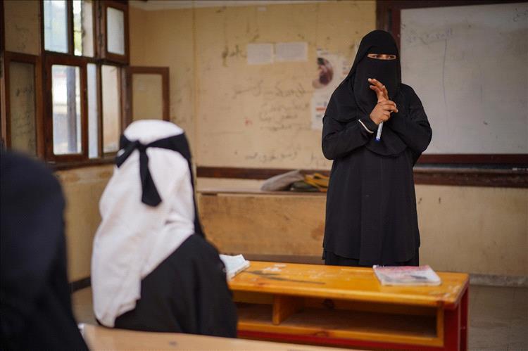 إقالة مسؤولة امتحانات في إب لرفضها تسهيل الغش