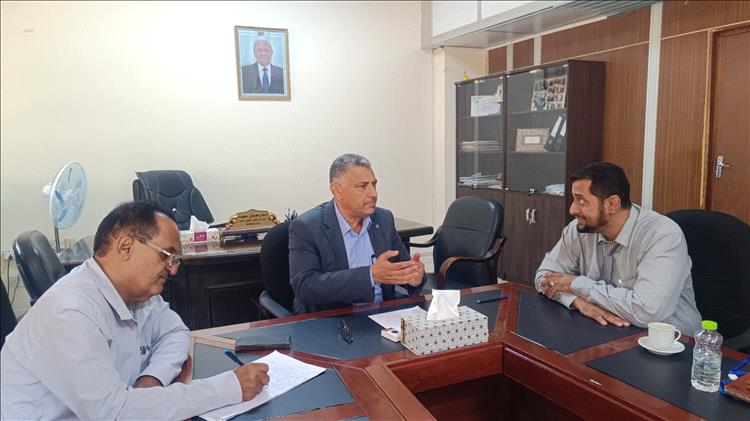 معاون يطلع على سير أداء الجهاز المركزي للرقابة والمحاسبة بعدن