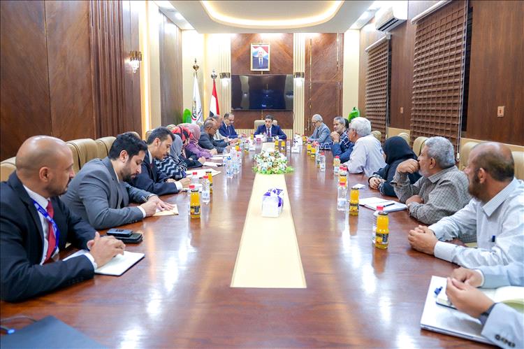 رئيس الوزراء يعقد اجتماعا بمسؤولي البرامج المركزية التابعة لوزارة الصحة