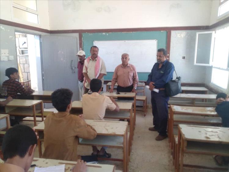 مدير التربية بلودر يتفقد الإختبارات بثانوية عمر بن عبدالعزيز الحضن