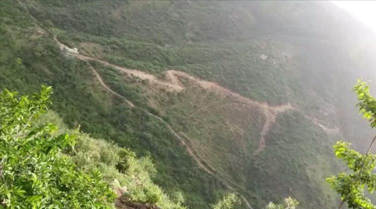 المقطار تشق طريقها إلى الحياة.. بين قسوة الجبال وعزيمة الناس تتولد المعجزة