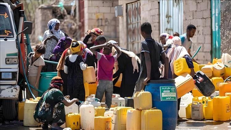 أزمة مياه خانقة في تعز... سكان يُكافحون للبقاء وسط الغلاء والانهيار