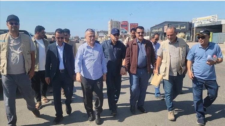نائب محافظ عدن يدشن مشروع إعادة تأهيل شارع الخمسين بالمنصورة
