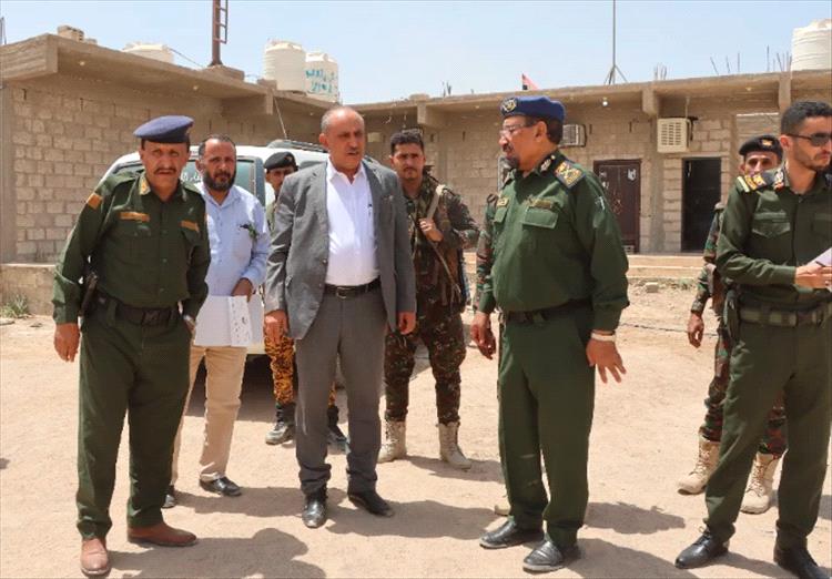 رئيس نيابة استئناف مأرب ومدير عام شرطة المحافظة يتفقدان المناطق الأمنية وأقسام الشرطة