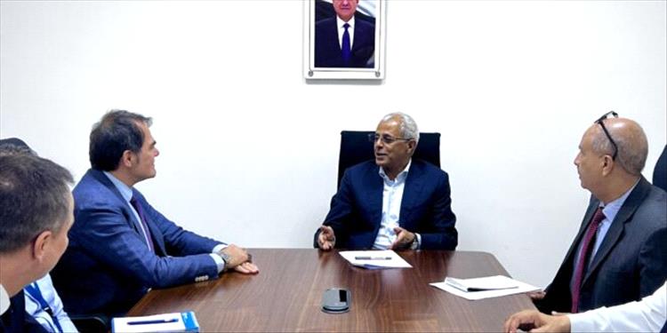 نائب وزير الخارجية يبحث مع مدير المفوضية السامية تعزيز التعاون المشترك