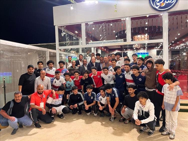 الرئيس علي ناصر محمد يقيم مأدبة عشاء احتفاءً بالفريق الوطني اليمني الأمريكي بالقاهرة