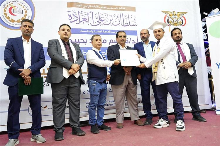 الاحتفاء بتخريج أول دفعة تخصصية في دبلوم الطوارئ التوليدية والوليدية بمأرب