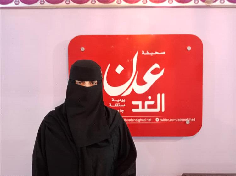 مواطنة بعدن تناشد تعويضها بعد تلقيها إشعارًا بإزالة منزلها كونه ضمن 
