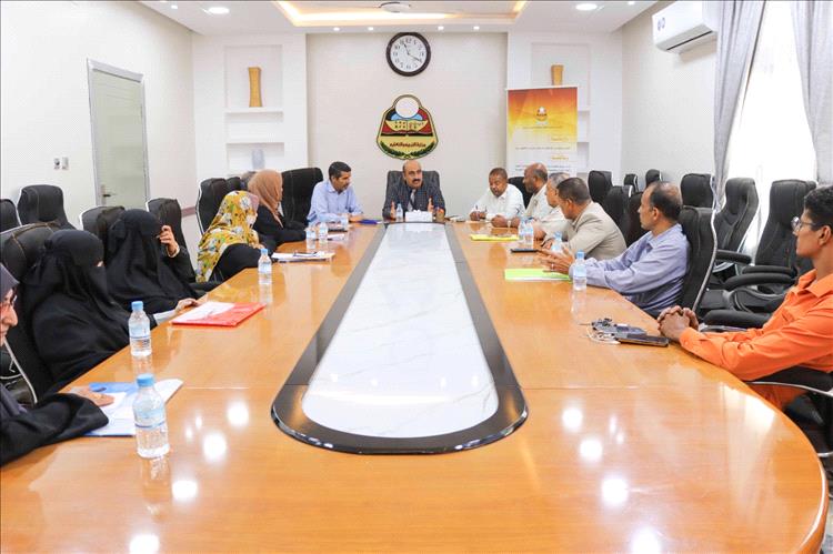 باعباد يستقبل وفد الوزارة للإطلاع على سير برنامج القراءة الإثرائية لتلاميذ الصفوف الدراسية (1-3) على مستوى المديريات