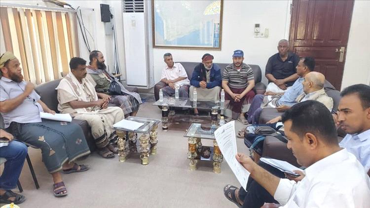 العساني يطلع على سير العمل في خطة توسعه شبكة محطات يمن فورجي بمديريه المكلا