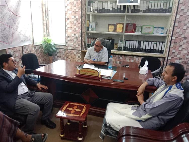 مدير عام مديرية عتق يعقد اجتماعاً مع مدير عام صندوق صيانة الطرق بمحافظة شبوة لبحث أعمال الصيانة العاجلة في المدينة